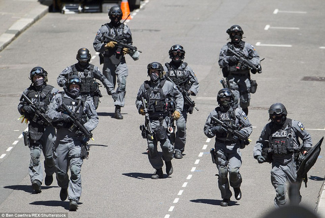 Anh triển khai quân đội ở các địa điểm quan trọng sau vụ đánh bom ảnh 1