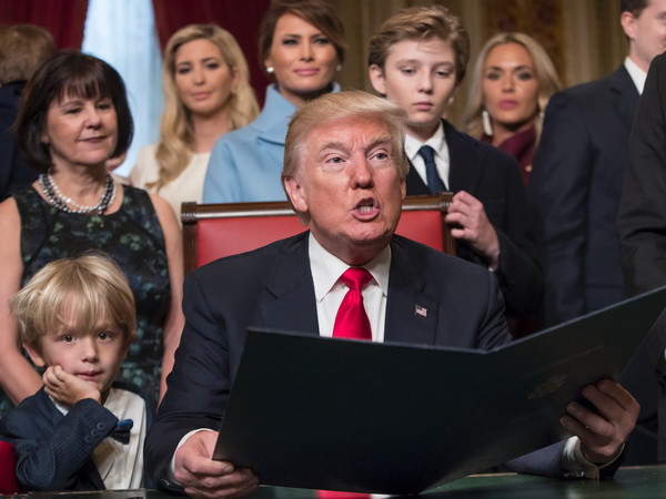 Tổng thống Mỹ Trump ưu tiên thúc đẩy ưu thế quân sự của Mỹ ảnh 1