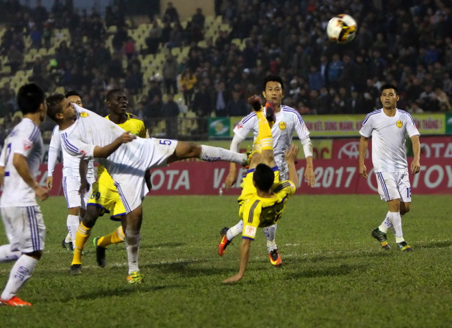 Lội ngược dòng 4-2, Quảng Nam gây sốc tại "chảo lửa" Vinh ảnh 1