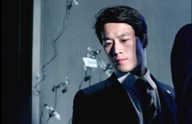 Vệ sỹ điển trai của Tổng thống Hàn Quốc “hút hồn” cư dân mạng ảnh 2