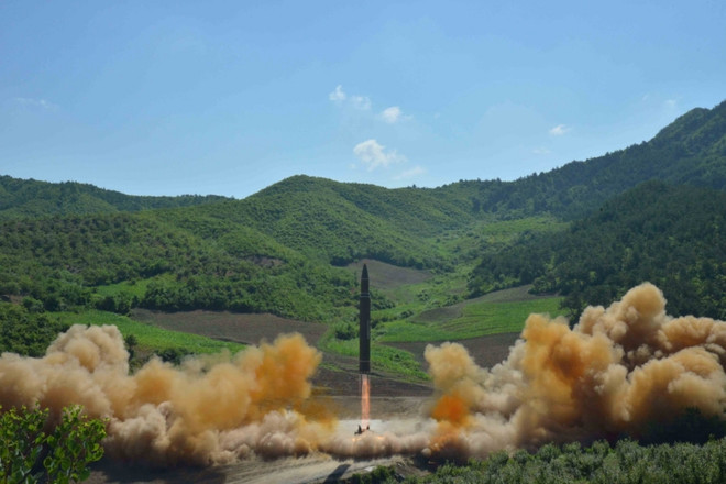 Hình ảnh vụ phóng tên lửa mới đây của Triều Tiên. (Nguồn: Reuters) Triều Tiên cảnh báo đã đến lúc Mỹ từ bỏ chính sách thù địch ảnh 1