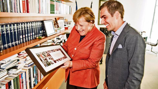 Merkel​, Lahm​ và những ​suy nghĩ về bóng đá, thời đại Smartphone ảnh 2