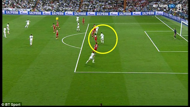 Ronaldo ghi 2 bàn thắng vào lưới Bayern Munich từ thế việt vị ảnh 2