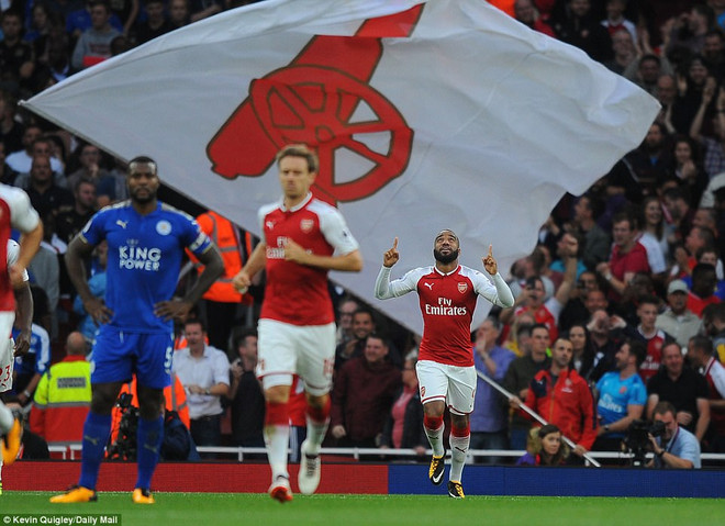 Arsenal hạ Leicester sau "cơn mưa bàn thắng" ở ngày khai mạc ảnh 2