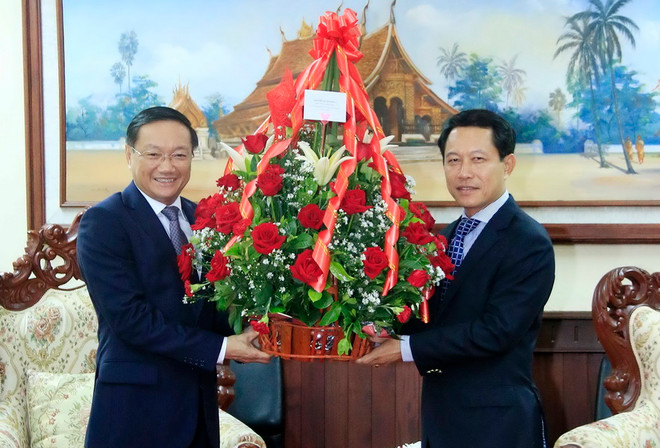 Lãnh đạo Việt Nam gửi hoa và Điện mừng tới lãnh đạo Lào ảnh 1