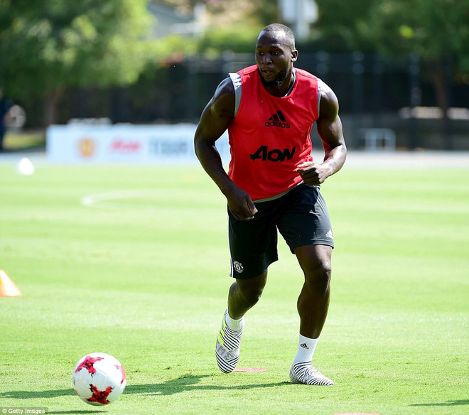 "Bom tấn" Romelu Lukaku chính thức gia nhập Manchester United ảnh 4