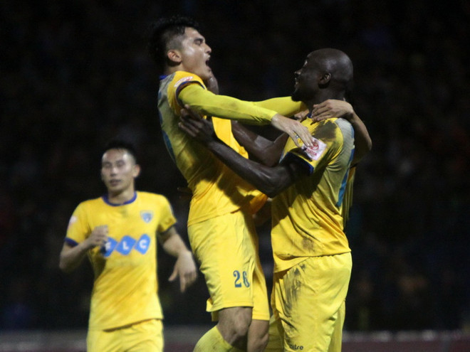 Hà Nội đánh bại Quảng Nam, V-League 2017 kịch tính đến phút chót ảnh 2