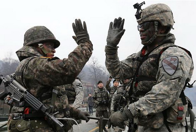 Hàn Quốc sẵn sàng cùng Mỹ giáng trả nếu Triều Tiên đe dọa Guam ảnh 1