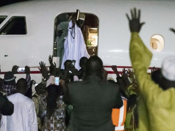 Cựu Tổng thống Gambia "vét cạn" ngân quỹ quốc gia trước khi ra đi ảnh 1