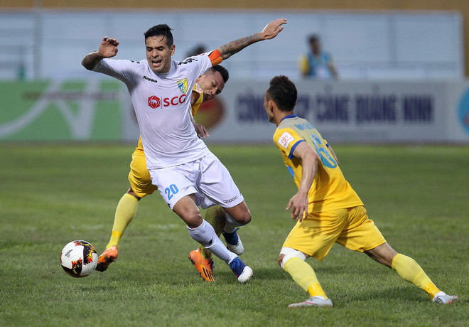 HLV bị truất quyền chỉ đạo, FLC Thanh Hóa nhận thất bại đầu tiên ảnh 2