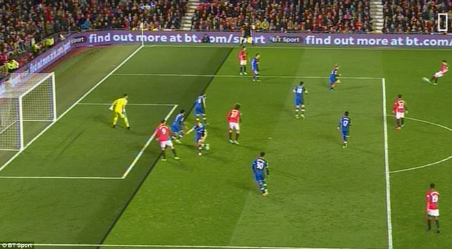 Ibra lập công giúp M.U thoát thua trước Everton ở phút bù giờ ảnh 3