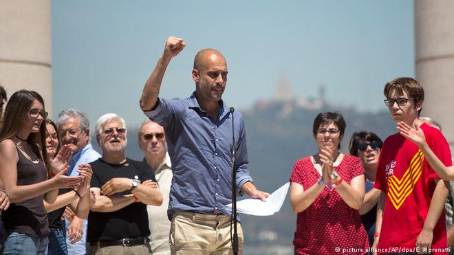 Pep Guaridola phát biểu đòi độc lập cho Catalonia. (Nguồn: dw.com) HLV Guardiola biểu tình ở Barcelona đòi độc lập cho Catalonia ảnh 1
