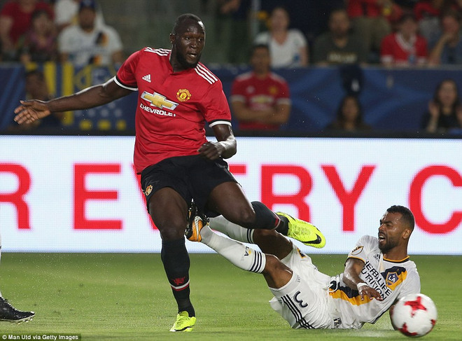 Cận cảnh M.U vùi dập LA Galaxy trong ngày ra mắt Romelu Lukaku ảnh 1