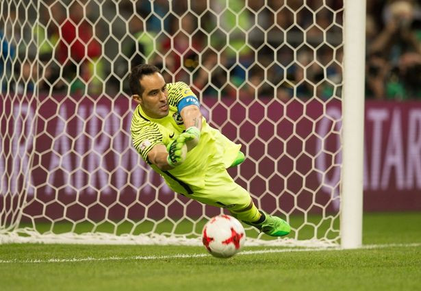 Sốc với vụ bác sỹ vừa phẫu thuật vừa xem trực tiếp Confed Cup ảnh 2