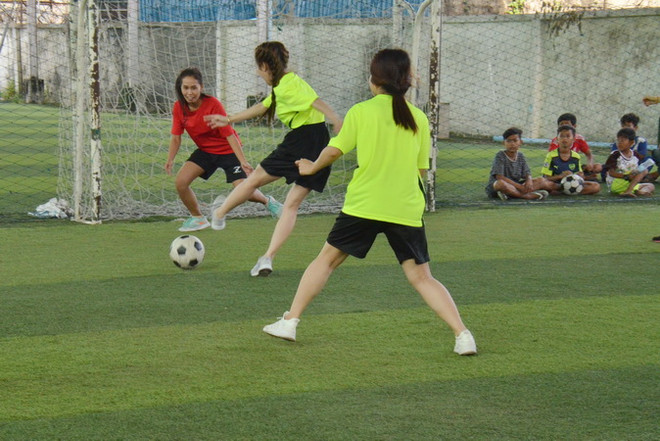 Giải giao hữu bóng đá sinh viên Việt Nam mở rộng tại Campuchia ảnh 2