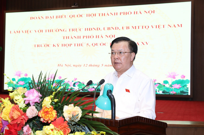 Bí thư Thành ủy, Trưởng đoàn đại biểu Quốc hội thành phố Hà Nội Đinh Tiến Dũng phát biểu tại buổi làm việc. (Ảnh: Minh Đức/TTXVN) Cử tri thành phố Hà Nội kiến nghị nhiều vấn đề trước kỳ họp thứ 5 ảnh 3