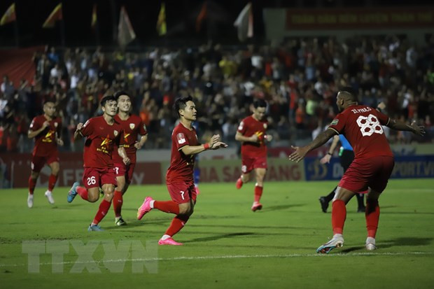 V-League: TP.HCM tiếp tục bại trận, Hà Nội FC rơi xuống vị trí thứ 3 ảnh 1