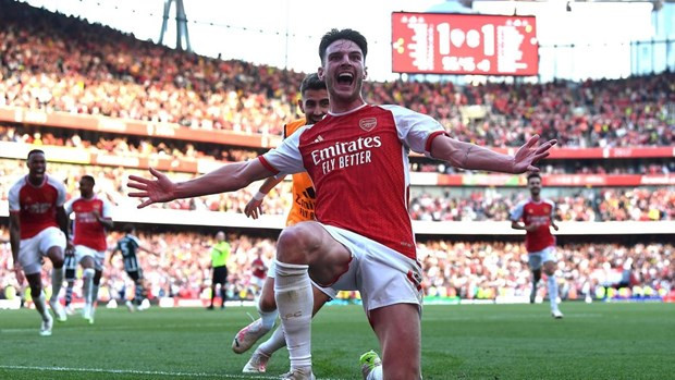 Premier League: Arsenal đánh bại M.U, Liverpool thắng tưng bừng ảnh 1