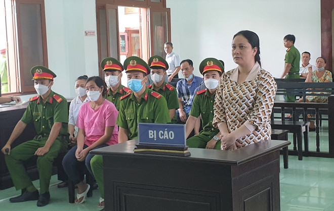 Bị cáo Nguyễn Thị Mỹ Trang tại phiên tòa. (Ảnh: TTXVN phát) Phú Yên: Án chung thân cho đối tượng lừa đảo, chiếm đoạt tài sản ảnh 1