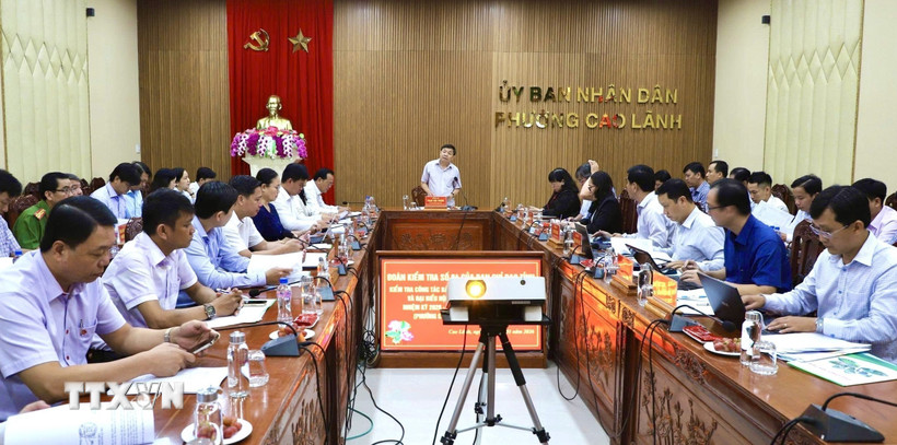 Toàn cảnh buổi kiểm tra công tác bầu cử tại phường Cao Lãnh và phường Mỹ Trà. (Ảnh: Hồng Nhung/TTXVN)