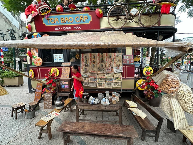 Phố đi bộ Trúc Bạch.