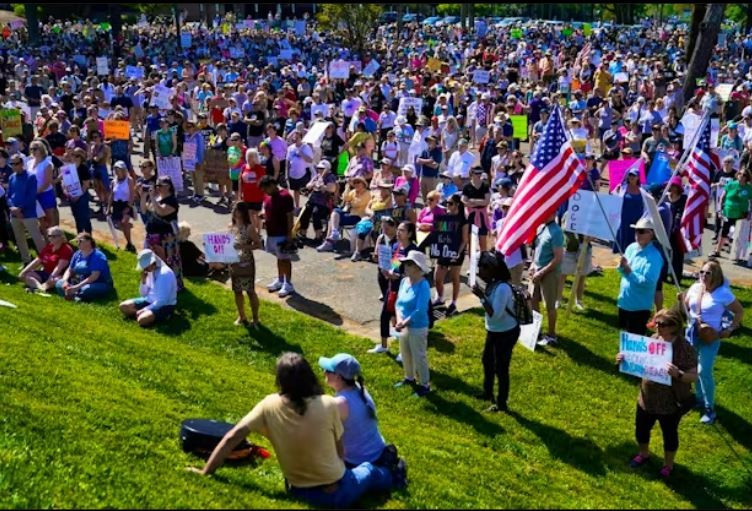 Ngày 5/4, hàng chục nghìn người đã tham gia các cuộc biểu tình trên khắp nước Mỹ. (Nguồn: Bluewin)