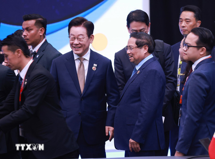 Thủ tướng Phạm Minh Chính và Tổng thống Hàn Quốc Lee Jae Myung tại Hội nghị Cấp cao ASEAN-Hàn Quốc lần thứ 26. (Ảnh: Dương Giang/TTXVN)