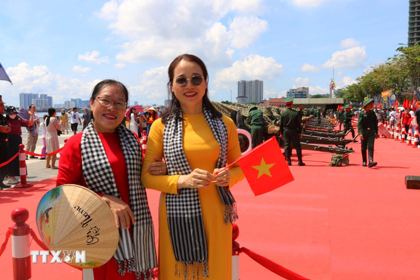 Đông đảo người dân đổ về Thành phố Hồ Chí Minh dịp nghỉ lễ 30/4. (Ảnh: Thanh Vũ/TTXVN)