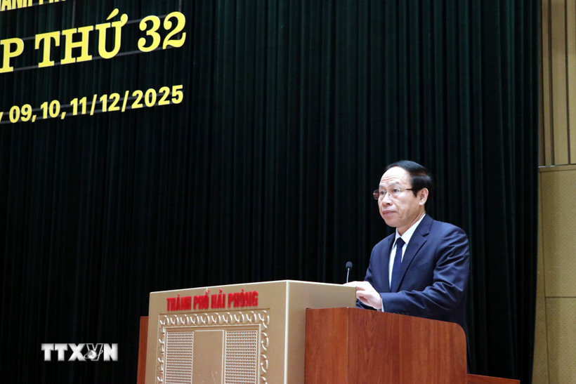 Ủy viên Trung ương Đảng, Bí thư Thành ủy Hải Phòng Lê Tiến Châu phát biểu tại kỳ họp. (Ảnh: Mạnh Tú/TTXVN)