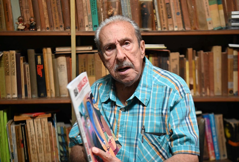 Ông Rafael Suengas trao đổi với phóng viên TTXVN. (Ảnh: Việt Hùng/TTXVN)