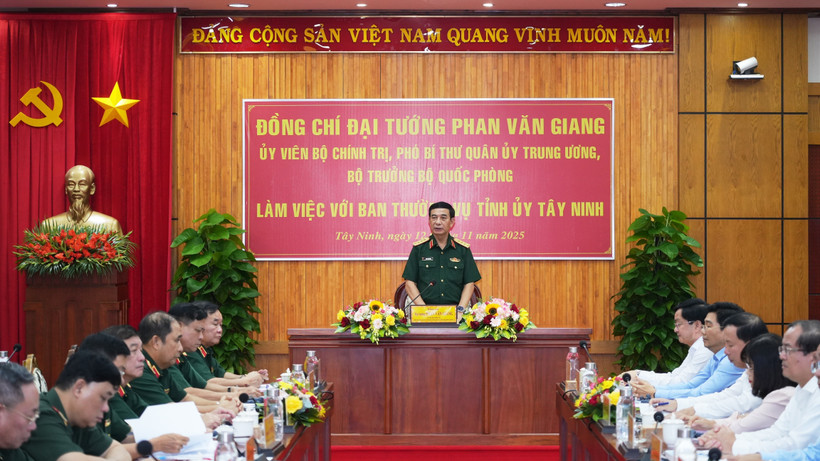 Đại tướng Phan Văn Giang, Bộ trưởng Quốc phòng tại buổi làm việc với Ban Thường vụ Tỉnh uỷ Tây Ninh. (Ảnh: Minh Phú/TTXVN)