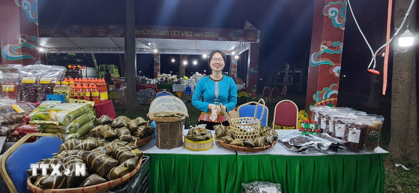 Các sản phẩm vùng miền, OCOP được bày bán tại hội chợ. (Ảnh Phương Anh/TTXVN)