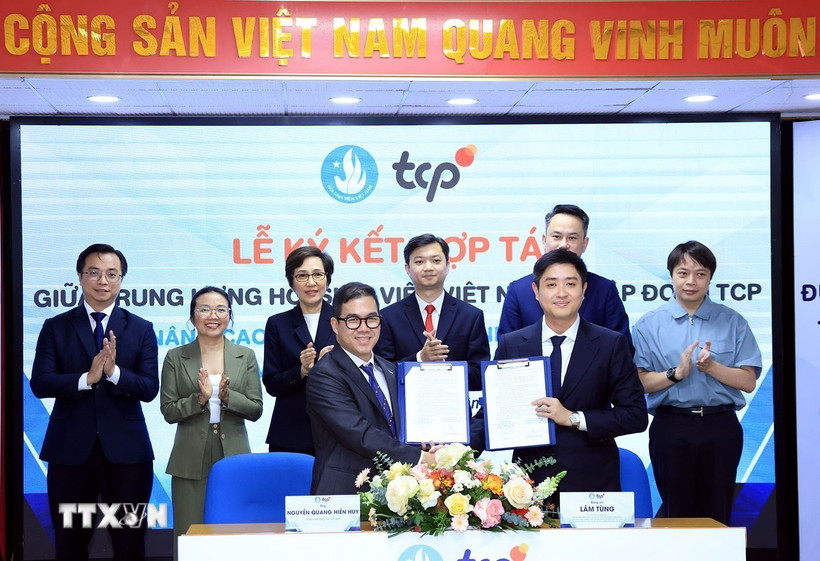 Lễ ký kết hợp tác. (Ảnh: Tuấn Anh/TTXVN)