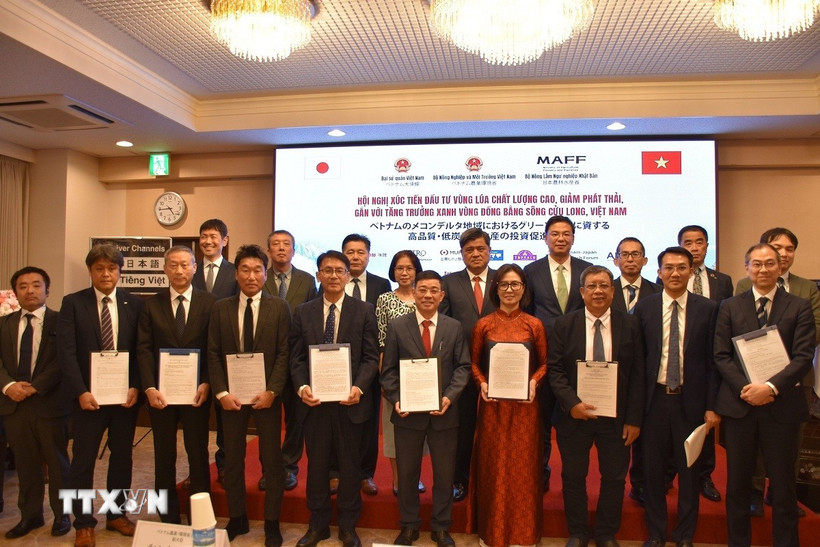 Lễ trao MOU tại hội nghị. (Ảnh: Nguyễn Tuyến/TTXVN)