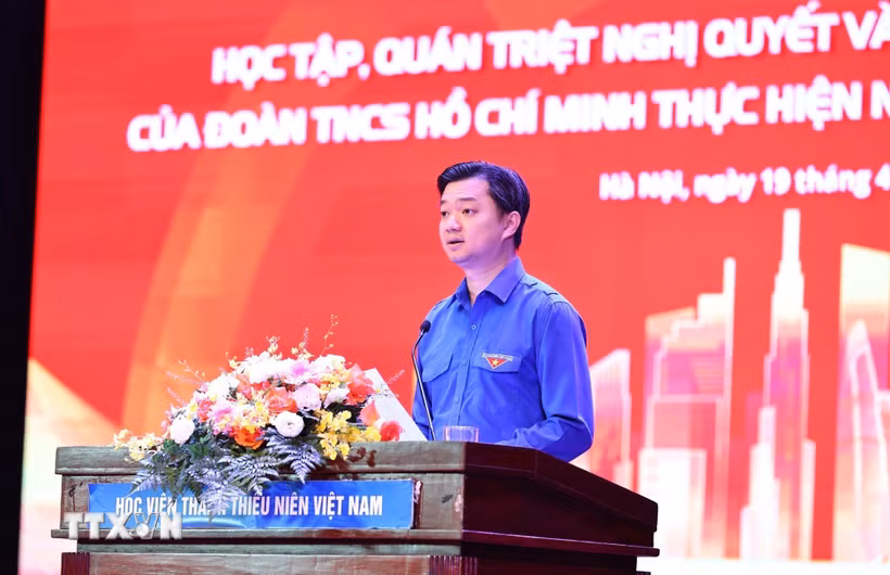 Đồng chí Nguyễn Minh Triết – Ủy viên dự khuyết Trung ương Đảng, Bí thư thường trực Trung ương Đoàn, Chủ tịch Hội Sinh viên Việt Nam phát biểu chuyên đề “Chương trình hành động của Đoàn thực hiện Nghị quyết Đại hội XIV của Đảng”. (Ảnh: Minh Đức /TTXVN)