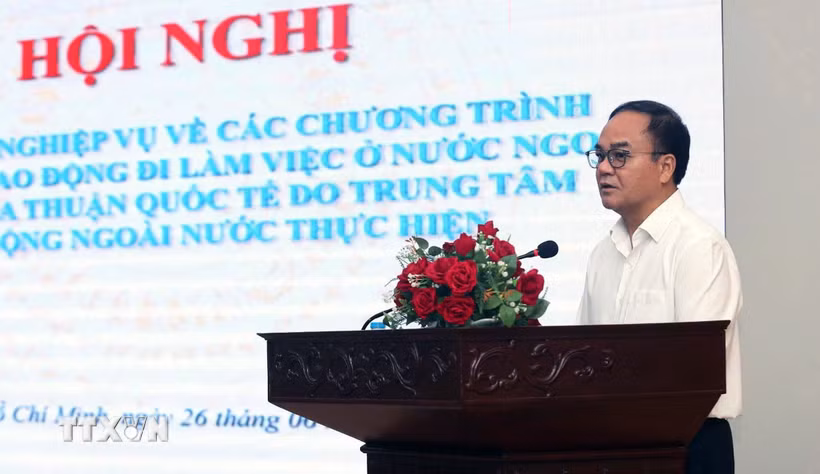 Thứ trưởng Bộ Nội vụ Vũ Chiến Thắng phát biểu tại hội nghị. (Ảnh: Thanh Vũ/TTXVN)