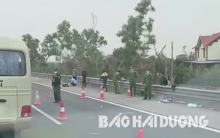 Hiện trường vụ tai nạn giao thông xảy ra sáng 11/1 trên cao tốc Hà Nội - Hải Phòng, đoạn qua huyện Thanh Hà (Ảnh: Báo Hải Dương)