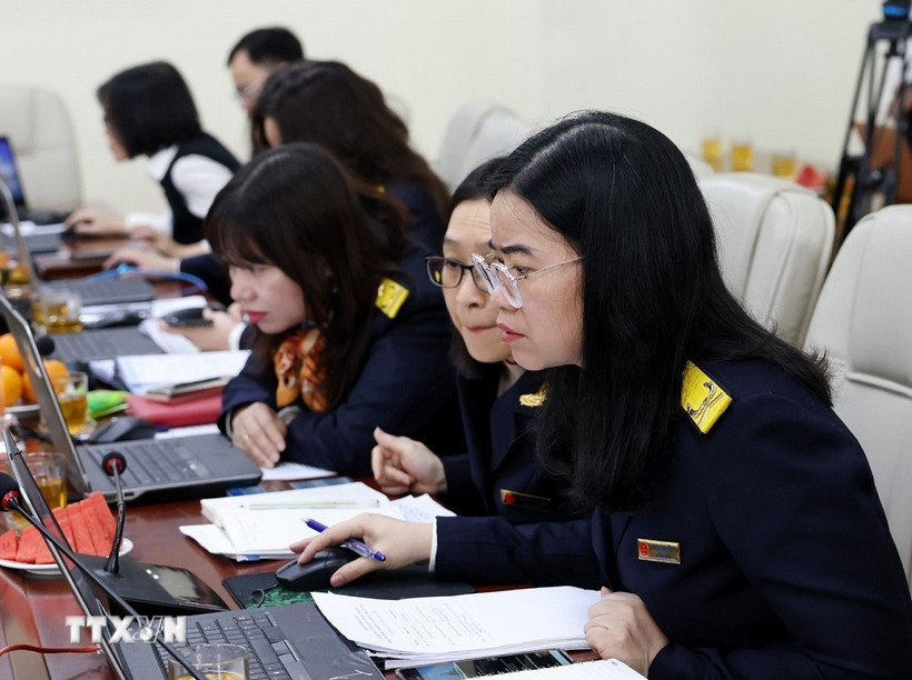 Hỗ trợ trực tuyến là một trong số các hình thức hỗ trợ người nộp thuế được cơ quan thuế thực hiện hiệu quả thời gian qua. (Ảnh: Phạm Hậu/TTXVN)