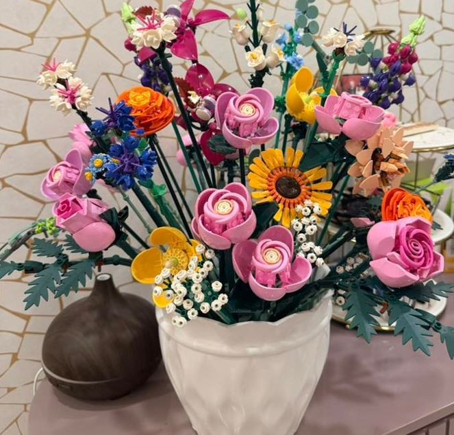 Hoa Lego. (Nguồn: Vietnam+)