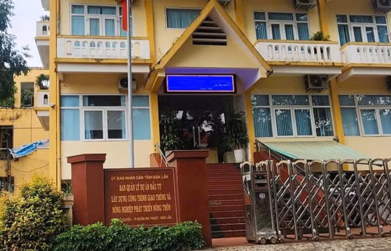 Ban Quản lý dự án Đầu tư xây dựng công trình Giao thông và Nông nghiệp phát triển nông thôn - nơi ông Phan Xuân Bách công tác và bị miễn nhiệm.