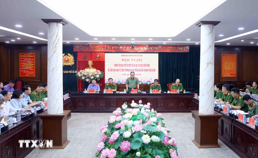Hội nghị thông tin báo chí về một số vụ án, vụ việc điển hình về lĩnh vực kinh tế, môi trường xảy ra trên địa bàn Thủ đô. (Ảnh: Phạm Kiên/TTXVN)