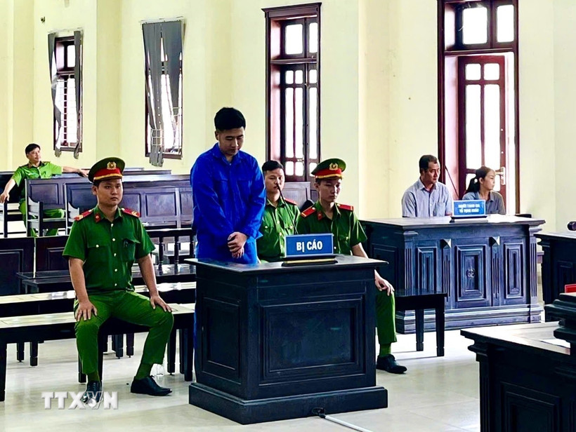 Bị cáo Nguyễn Gia Huy tại phiên tòa. (Ảnh: TTXVN phát)