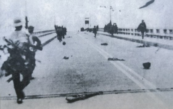 Sư đoàn 5 (Binh đoàn cánh Tây Nam) đánh chiếm cầu Bến Lức chia cắt quốc lộ 4 trong chiến dịch Hồ Chí Minh.