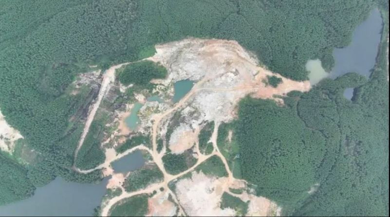 Khu vực khai thác đá Ruby – Saphia khu vực Đồi Tỷ (huyện Quỳ Châu, Nghệ An).