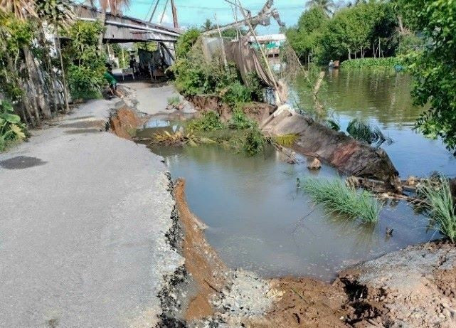 Hiện trường vụ sạt lở bờ sông Bằng Tăng tại khu vực Long Định, phường Long Hưng, quận Ô Môn, thành phố Cần Thơ. (Ảnh: TTXVN)