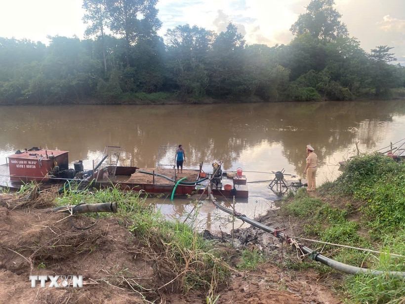 Tang vật vụ việc. (Ảnh: TTXVN phát)