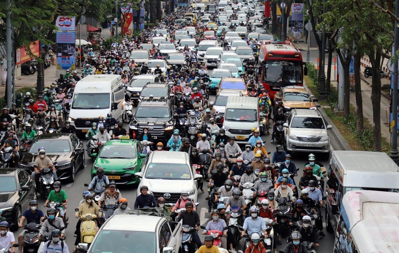 Một số tuyến đường quanh khu vực sân bay Tân Sơn Nhất ùn ứ cục bộ. (Ảnh: Tiến Lực/TTXVN)