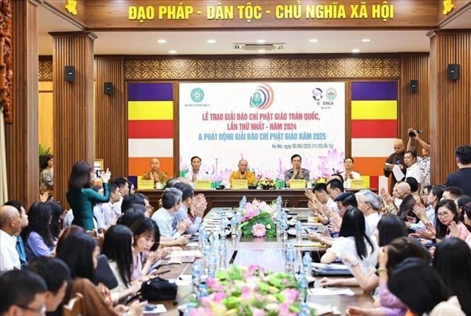 Quang cảnh Lễ trao Giải Báo chí Phật giáo lần thứ nhất - năm 2024. (Ảnh: Minh Đức/TTXVN)