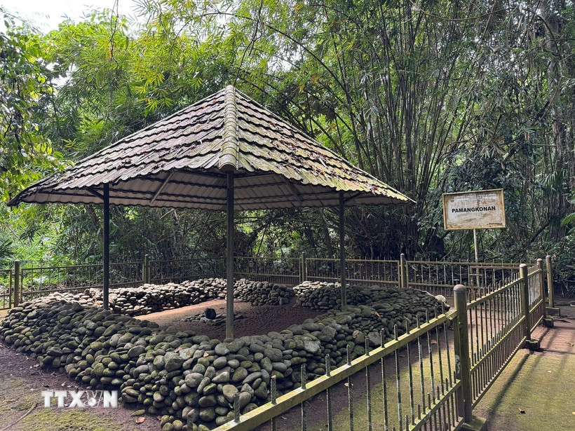 Di tích Pamangkonan, nơi thực hiện nghi lễ đăng quang (lễ lên ngôi) của vua Sunda. (Ảnh: Đỗ Quyên/TTXVN)