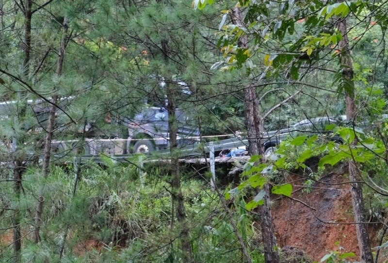 Một vị trí trên đèo Mimosa Đà Lạt đã sạt lở theo kiểu "hàm ếch".(Nguồn: CAND)